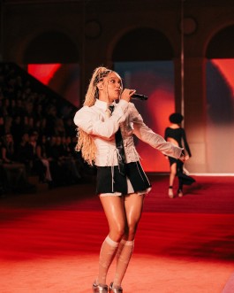 Live musical performance during the ETAM Live Show 2025