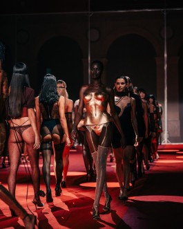 Group of models on the ETAM Live Show 2025 runway